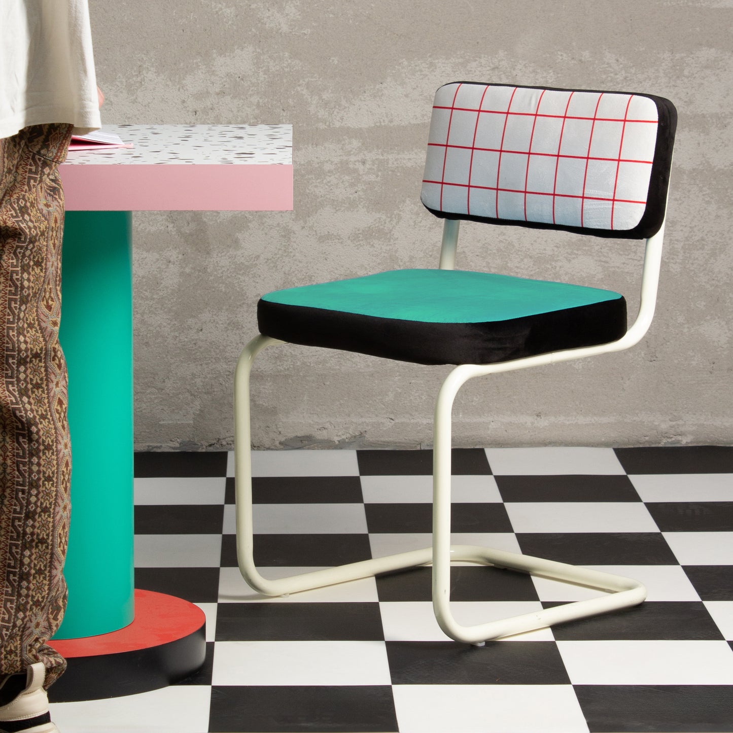 SUPERCHAIR RED GRID